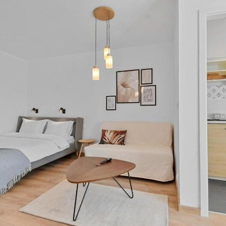 Serene Retreat - Beautifully Designed Studio Бухарест Экстерьер фото