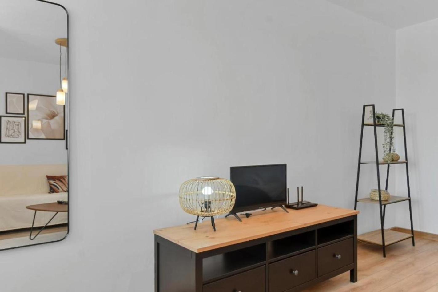 Serene Retreat - Beautifully Designed Studio Бухарест Экстерьер фото