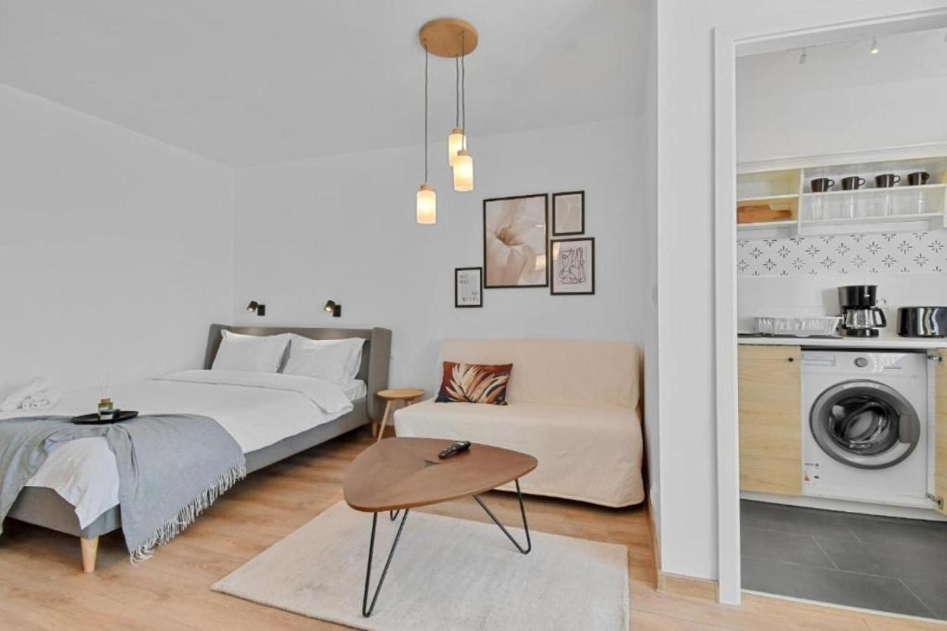 Serene Retreat - Beautifully Designed Studio Бухарест Экстерьер фото